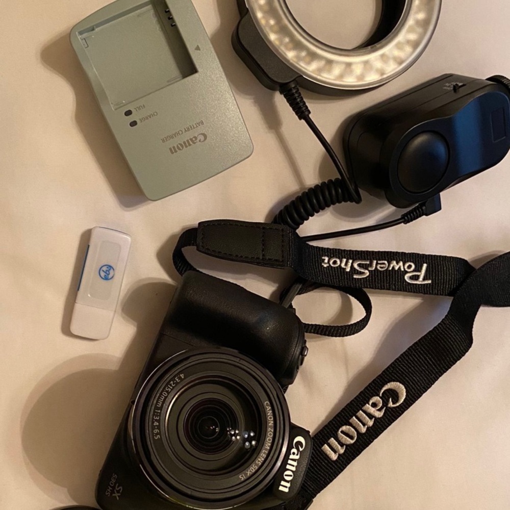 Canon camera - Picture 2 of 7